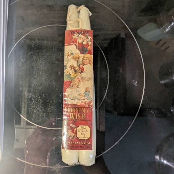 SEALED VINTAGE Yankee Candle Christmas Tapered Candlesticks - Picture 2 of 4